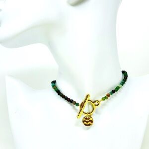 Dainty agate choker necklace with hammered goldtone clasp and dangle